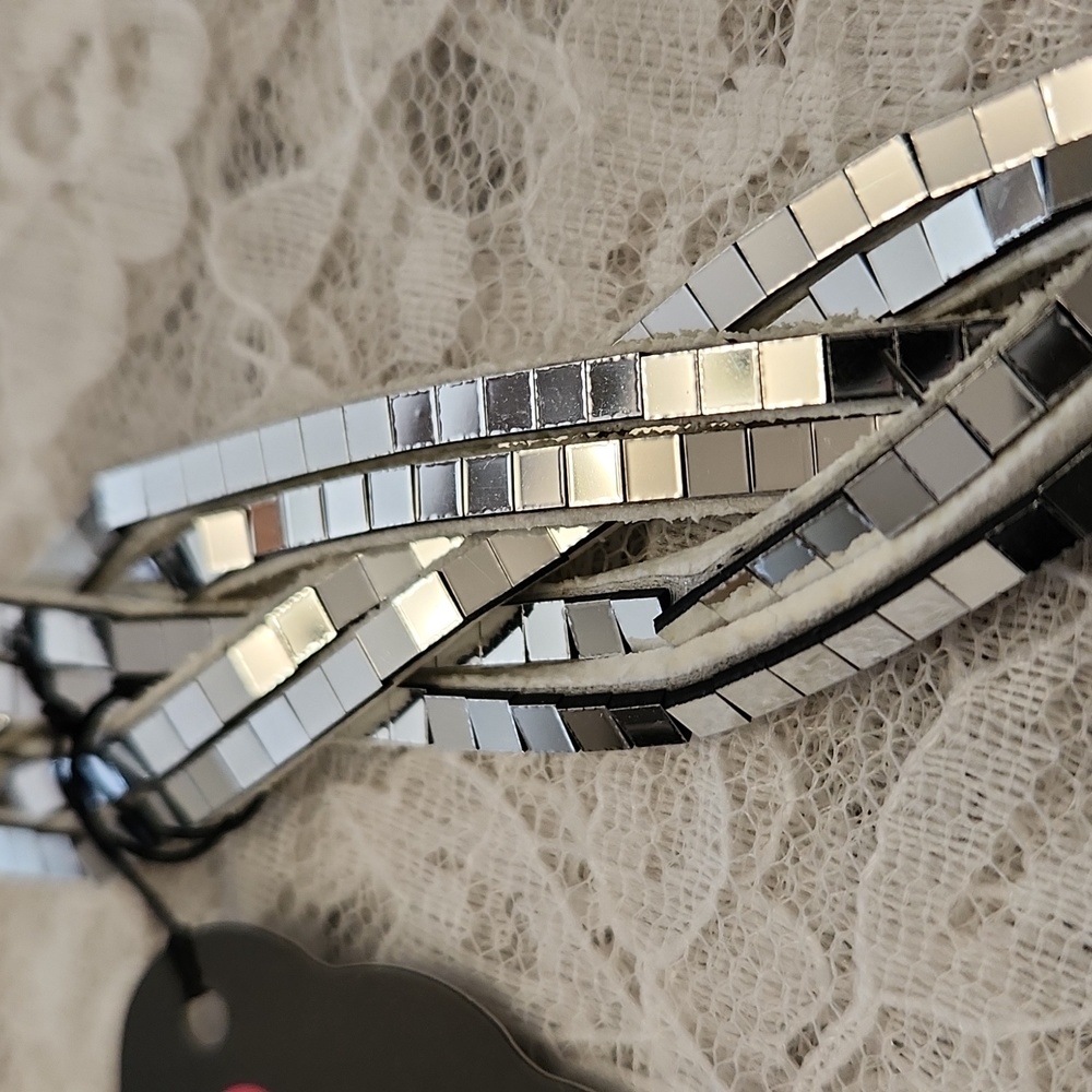 Paparazzi Urban White & Silver Twist Wrap - Picture 3 of 3